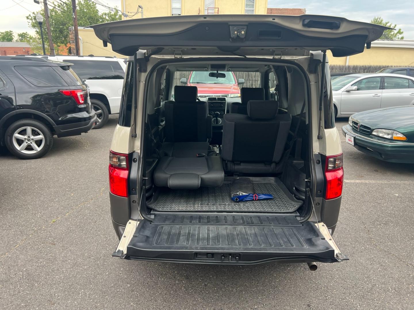 2005 Beige /Gray Honda Element EX 4WD 4-spd AT (5J6YH286X5L) with an 2.4L L4 DOHC 16V engine, 4 Speed Automatic Overdrive transmission, located at 1018 Brunswick Ave, Trenton, NJ, 08638, (609) 989-0900, 40.240086, -74.748085 - Photo#23